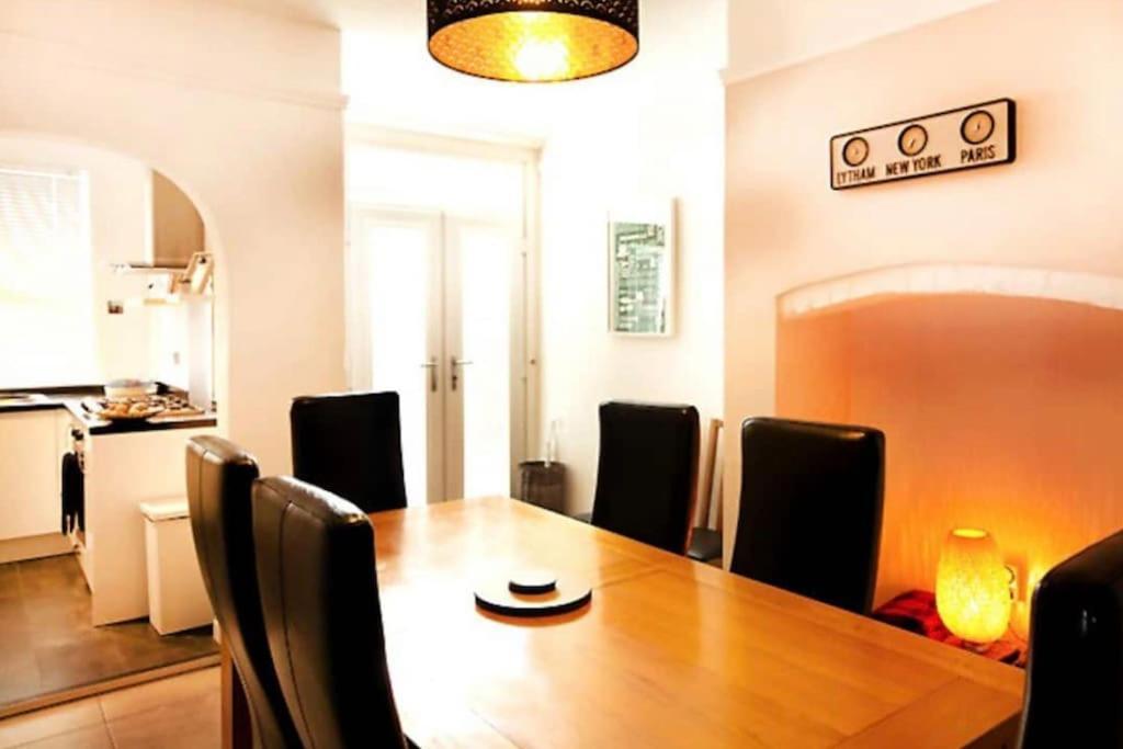 Sunny Seaside Beach House Lytham Centre Sleeps 8 Lytham St Annes Exteriör bild
