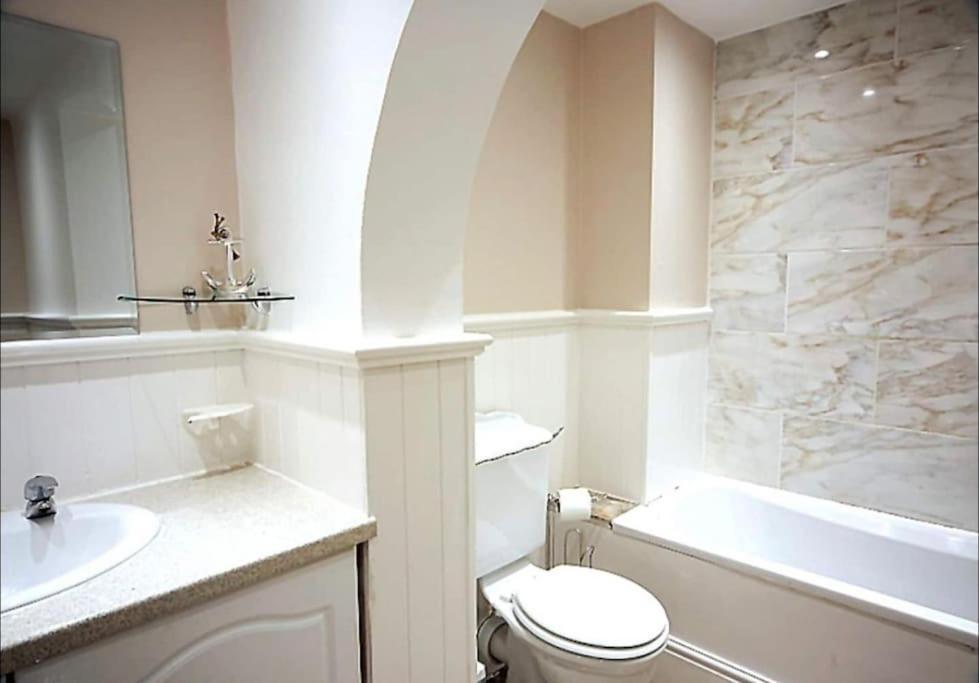 Sunny Seaside Beach House Lytham Centre Sleeps 8 Lytham St Annes Exteriör bild