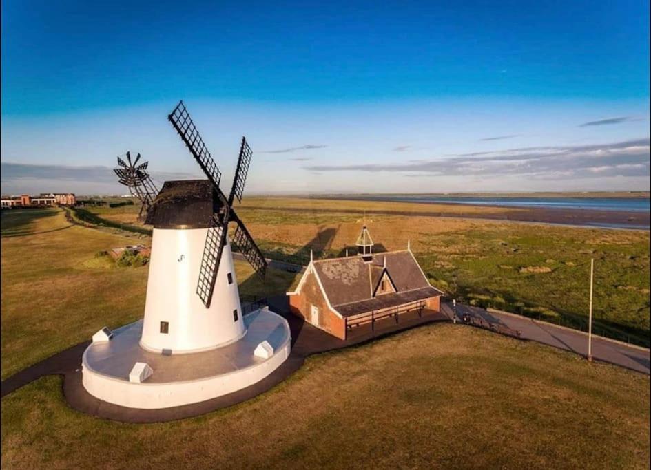 Sunny Seaside Beach House Lytham Centre Sleeps 8 Lytham St Annes Exteriör bild